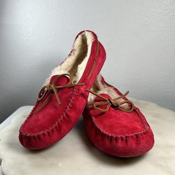 UGG Sheepskin Slippers Shearling Moccasins Red Suede Slip On Loafers Dakota - Picture 2 of 12